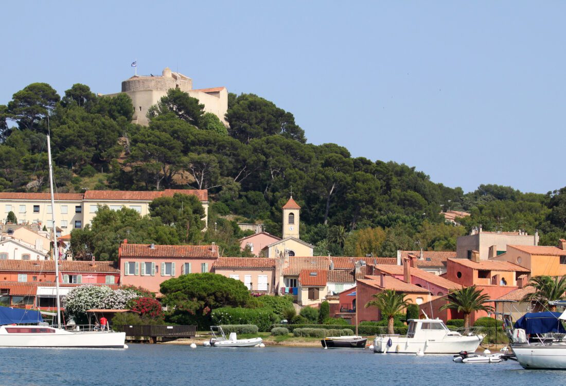 Porquerolles village île
