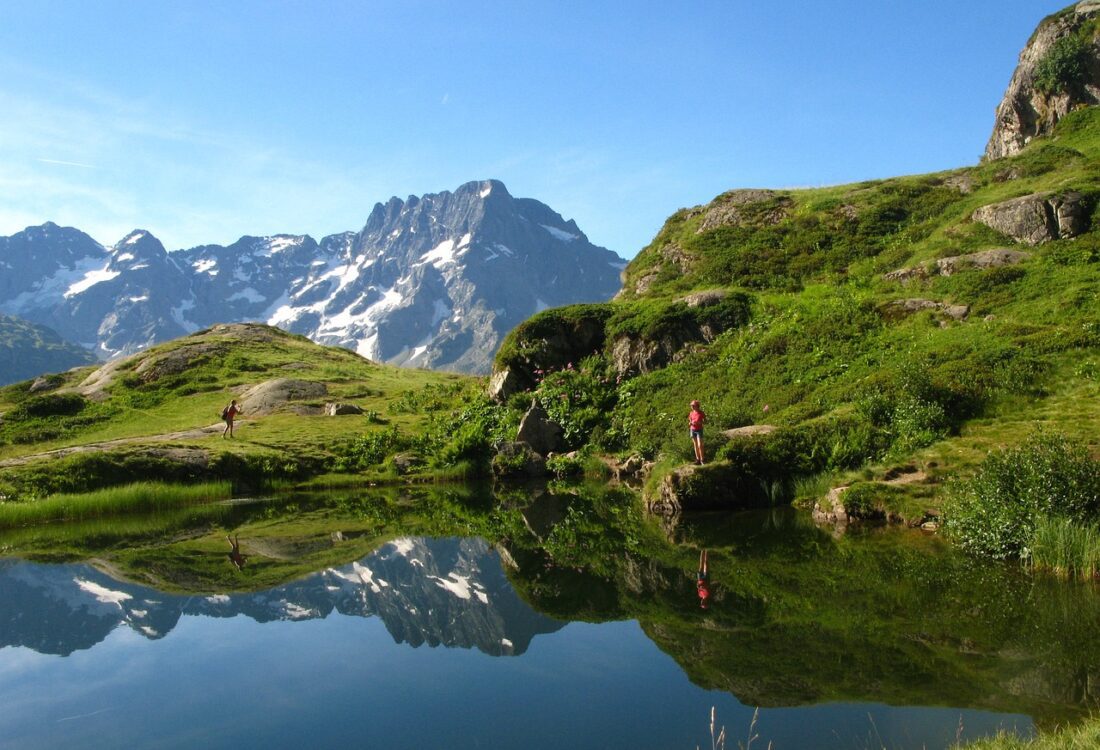 Hautes-Alpes dept lake-2674751_1280