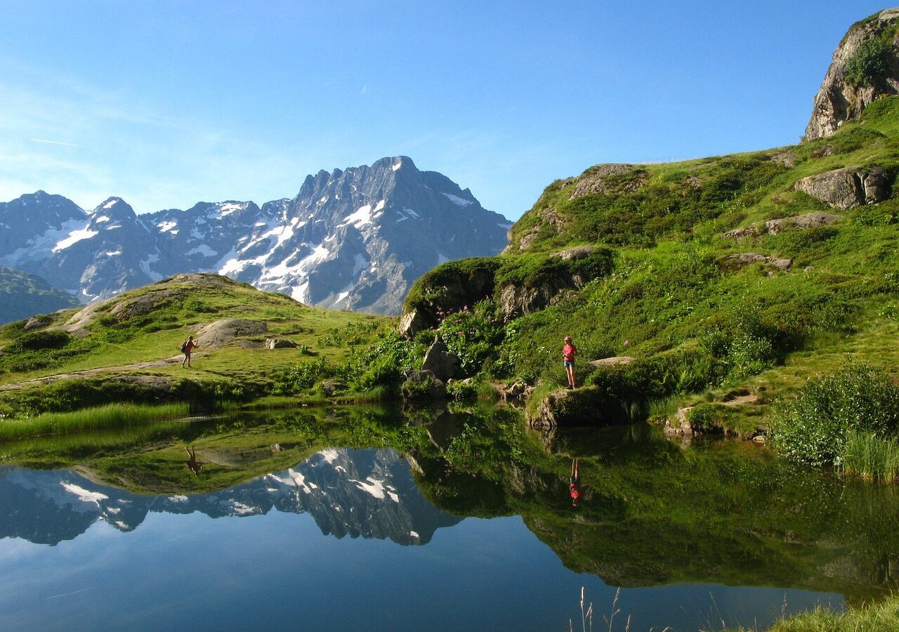 Hautes-Alpes dept lake-2674751_1280