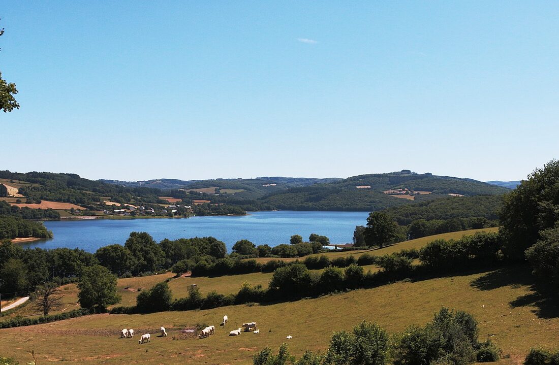 Nievre dept lake-374351_1280-2